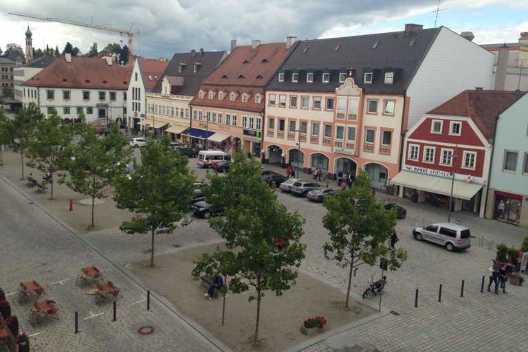 Der Hauptplatz als Fußgängerzone? Für die Pfaffenhofener CSU ist das überhaupt kein Thema. Foto: Zell