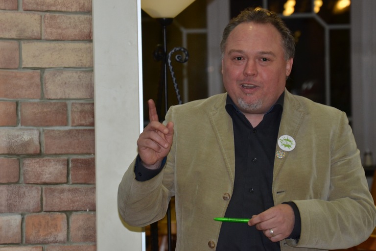 Fingerzeig von SPD-Kreischef Markus Käser. Fotos: Zell