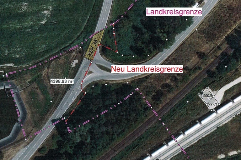 Um die gelb markierten 16 Meter Kreisstraße geht es. Insgesamt sollen dem Kreis Pfaffenhofen 4400 Quadratmeter zugeschlagen werden. Grafik: Landratsamt Kelheim
