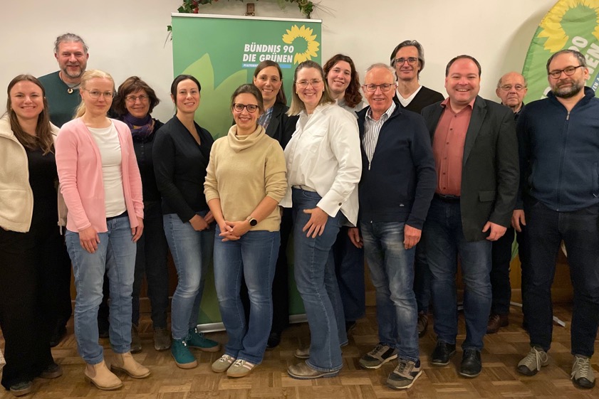 Ein Großteil der Gemeinderats-Kandidaten der Grünen mit Grünen-Kreischef Wilhelm Reim (Dritter von rechts) und Paula Stahl (links), Sprecherin der Grünen-Jugend im Landkreis. Foto: oh