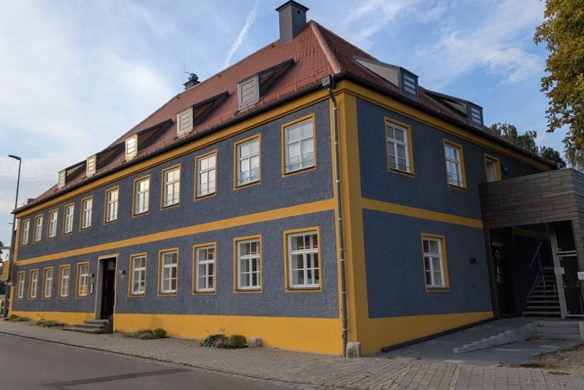 In diesem Gebäude befindet sich auch das Rathaus von Pörnbach. Foto: oh